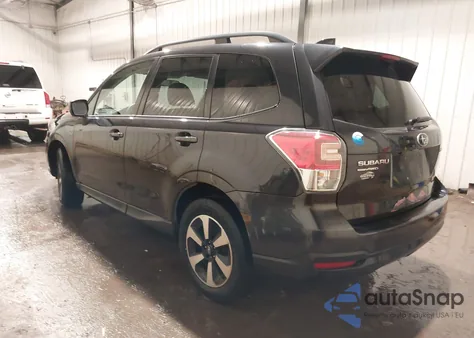 2018 Subaru Forester 2.5I Premium z USA, uszkodzony, nr VIN JF2SJAEC6JH497302
